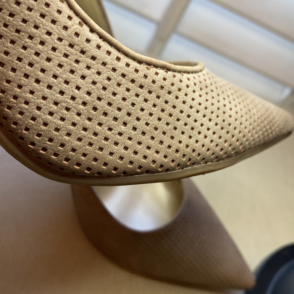 Guess Pumps - Picture 11 of 11